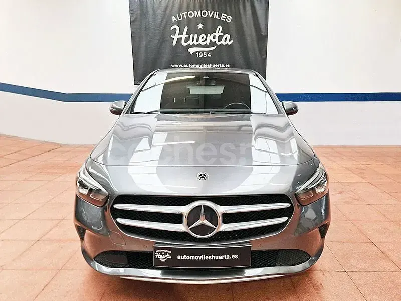 Usado Mercedes B180 116 CV (85 kW) 2020 Gris / plata Utilitario