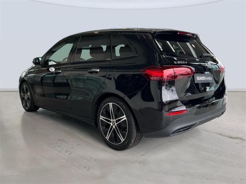 Usado Mercedes B220 190 CV (139 kW) 2024 Negro noche Monovolumen