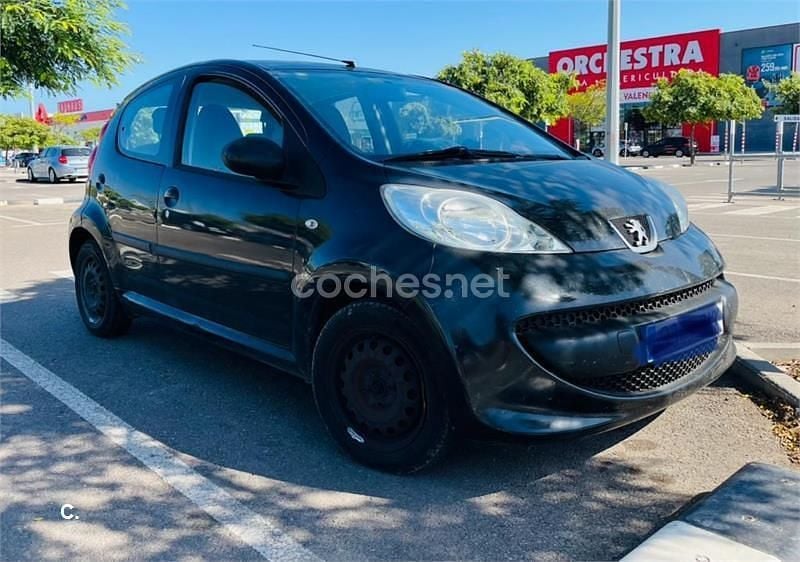 Negro Usado 2006 Peugeot 107 Urban Move Utilitario | 4900 € (Buen precio) - Imagen 1/4