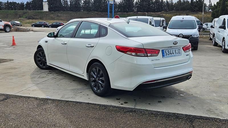 Usado Kia Optima 141 CV (103 kW) 2018 Blanco Berlina