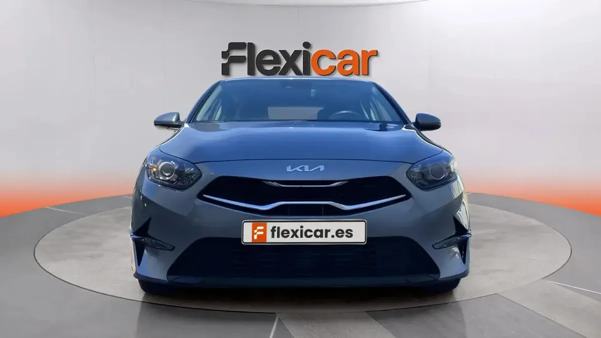 Usado Kia Ceed 136 CV (100 kW) 2023 Gris Utilitario