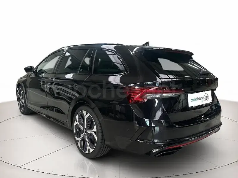 Nuevo Skoda Octavia RS 265 CV (194 kW) 2025 Negro Familiar