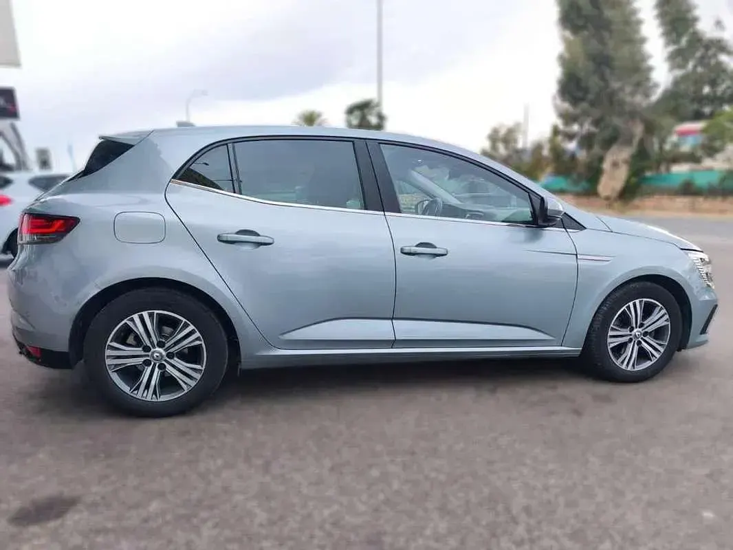 Usado Renault Mégane IV Zen 140 CV (102 kW) 2020 Gris Utilitario