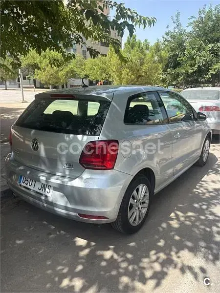 Usado VW Polo Advance 90 CV (66 kW) 2016 Gris / plata Berlina