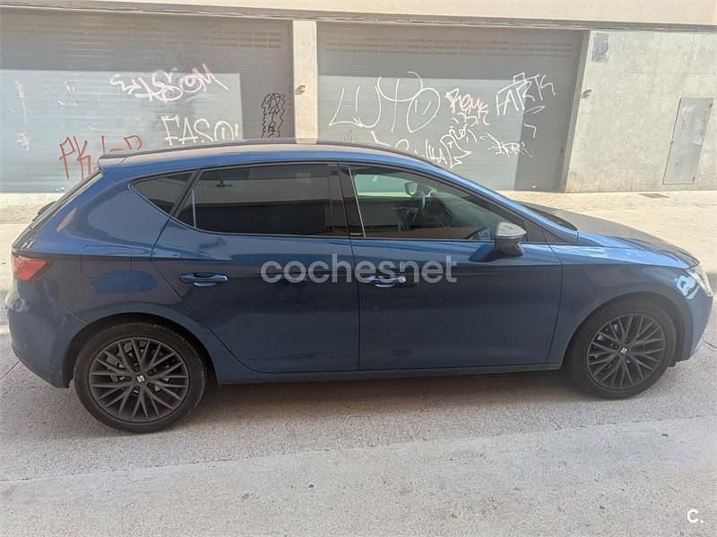 Usado Seat Leon CONNECT 125 CV (91 kW) 2015 Azul Berlina