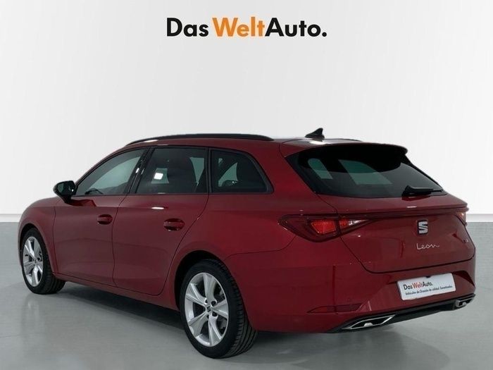 Rojo Usado 2024 Seat Leon ST FR Familiar | 26.821 € (Un poco caro) - Imagen 1/4
