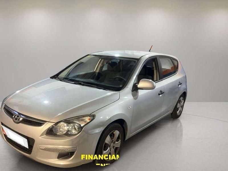 Gris Usado 2010 Hyundai i30 Classic Utilitario | 7499 € (Precio justo) - Imagen 1/4