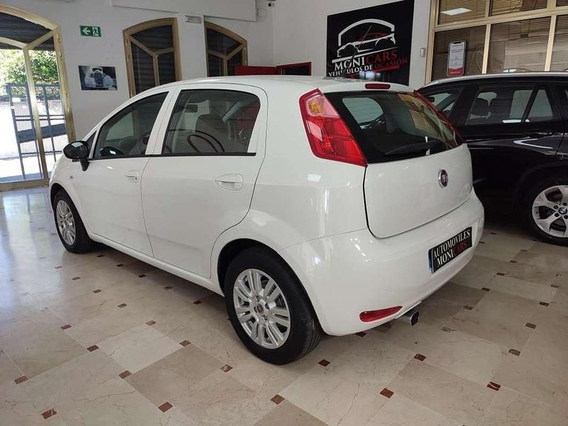 Usado Fiat Punto Pop 69 CV (50 kW) 2016 Blanco Utilitario