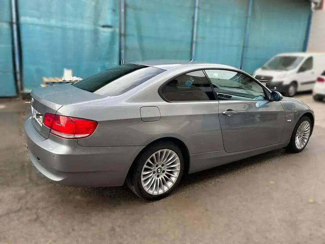 Usado BMW 320 177 CV (130 kW) 2007 Gris Coupe