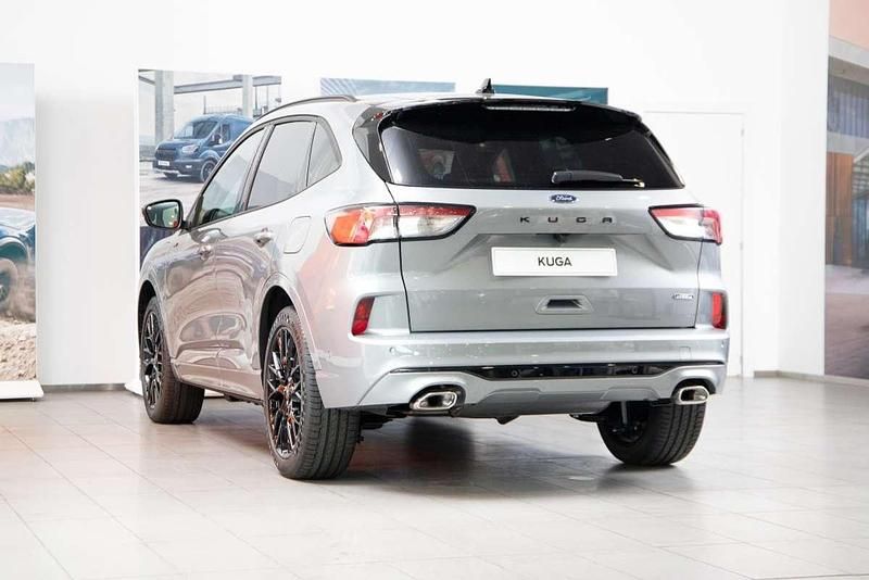 Usado Ford Kuga ST-Line X 227 CV (166 kW) 2023 Plata SUV