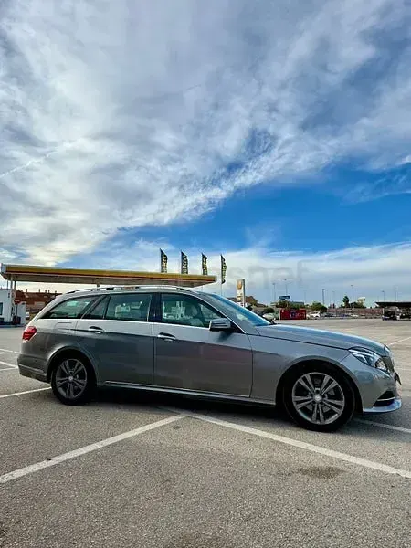 Usado Mercedes E300 Elegance 231 CV (169 kW) 2014 Gris / plata Familiar