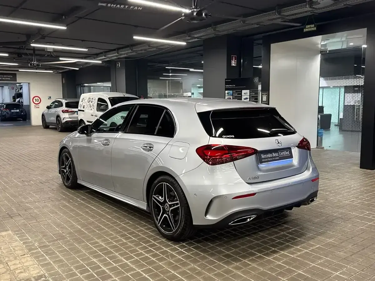 Usado Mercedes A180 136 CV (100 kW) 2025 Gris