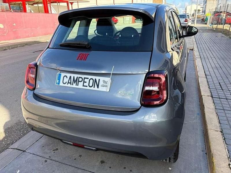Usado Fiat 500e Red 86 kW (117 CV) 2023 Gris Utilitario