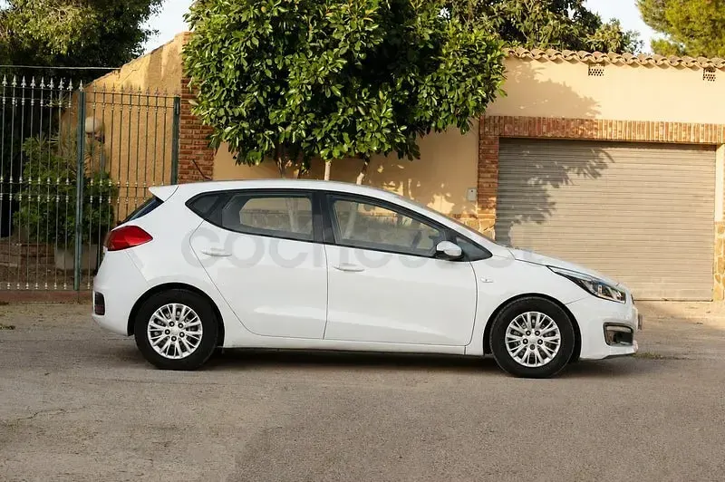 Usado Kia Ceed GT 90 CV (66 kW) 2017 Blanco Berlina