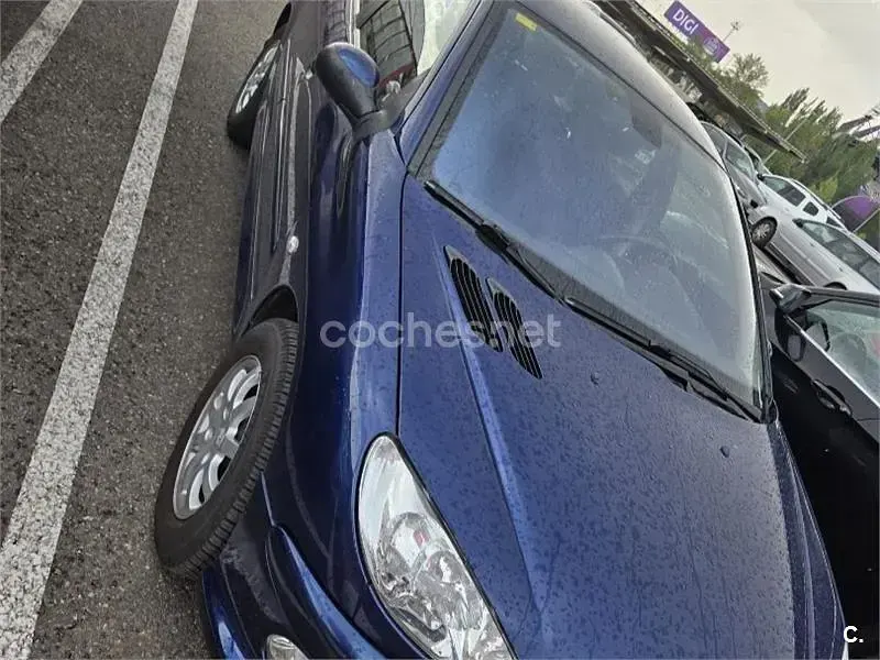 Usado Peugeot 206 90 CV (66 kW) 2005 Azul Berlina
