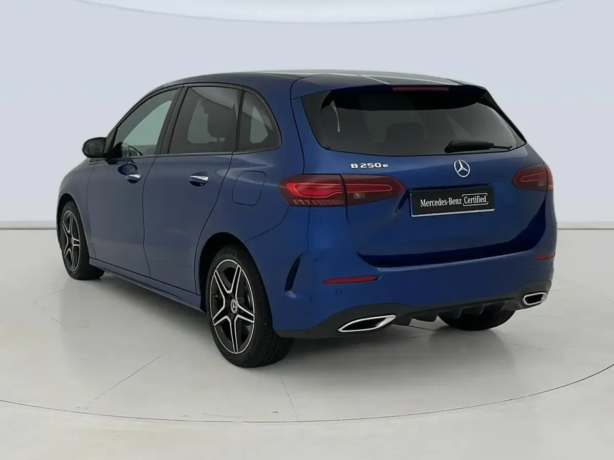 Usado Mercedes B250 218 CV (160 kW) 2025 Azul Utilitario