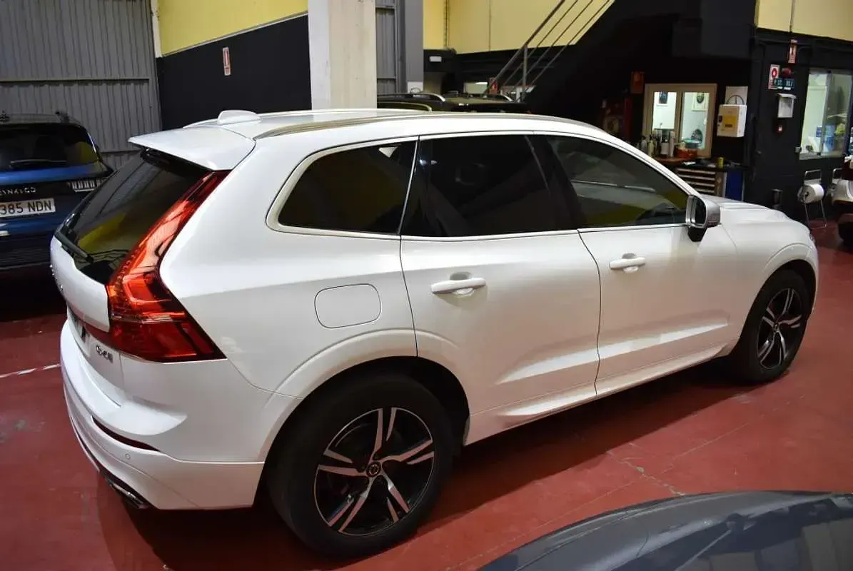 Usado Volvo XC60 R-Design 190 CV (139 kW) 2019 Blanco SUV
