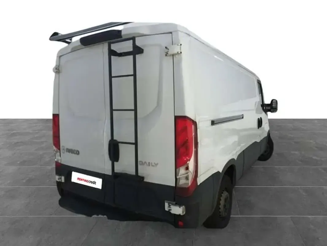 Usado Iveco Daily 156 CV (114 kW) 2021 Blanco Van
