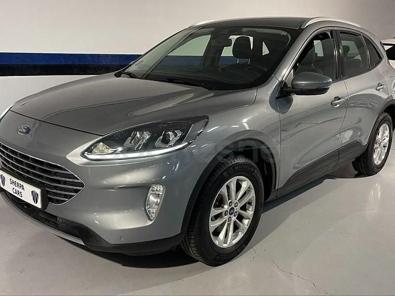 Usado Ford Kuga Titanium 190 CV (139 kW) 2022 Gris / plata SUV
