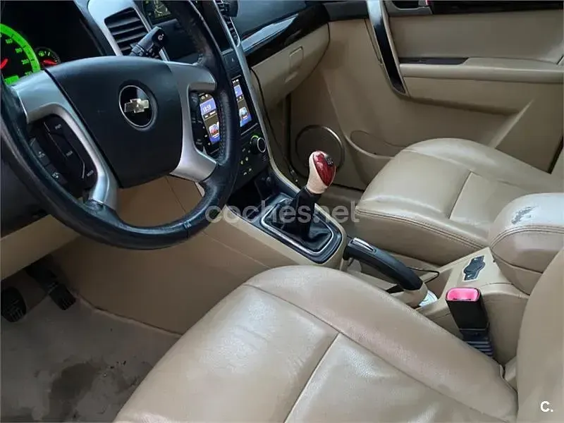 Usado Chevrolet Captiva LT 150 CV (110 kW) 2008 Beige SUV