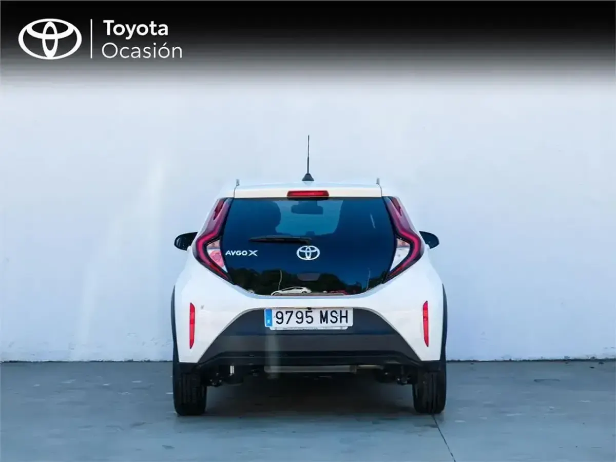 Usado Toyota Aygo Play 72 CV (52 kW) 2024 Blanco