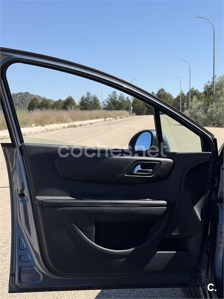 Usado Citroën C4 VTR Sport 110 CV (80 kW) 2005 Gris / plata Berlina