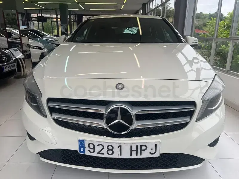 Usado Mercedes A180 Urban 109 CV (80 kW) 2013 Blanco Berlina