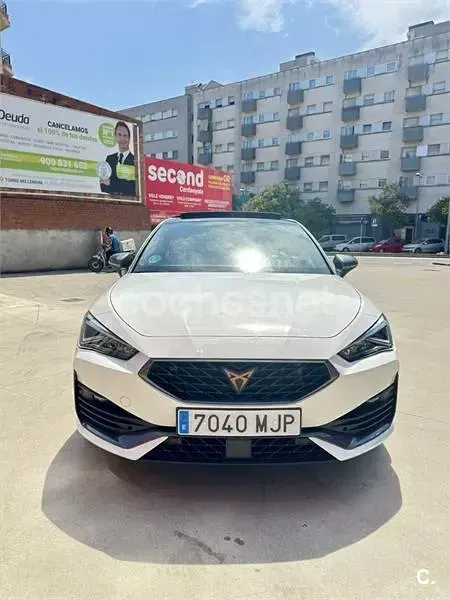 Usado Cupra Leon 150 CV (110 kW) 2023 Blanco Berlina