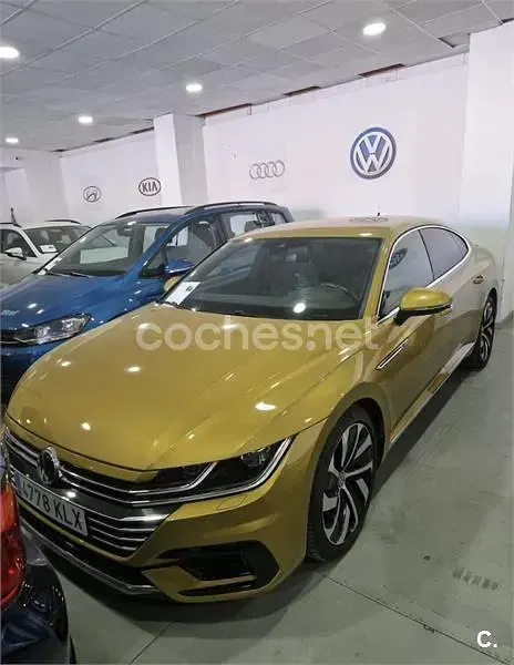 Usado VW Arteon R-line 239 CV (175 kW) 2018 Amarillo Utilitario
