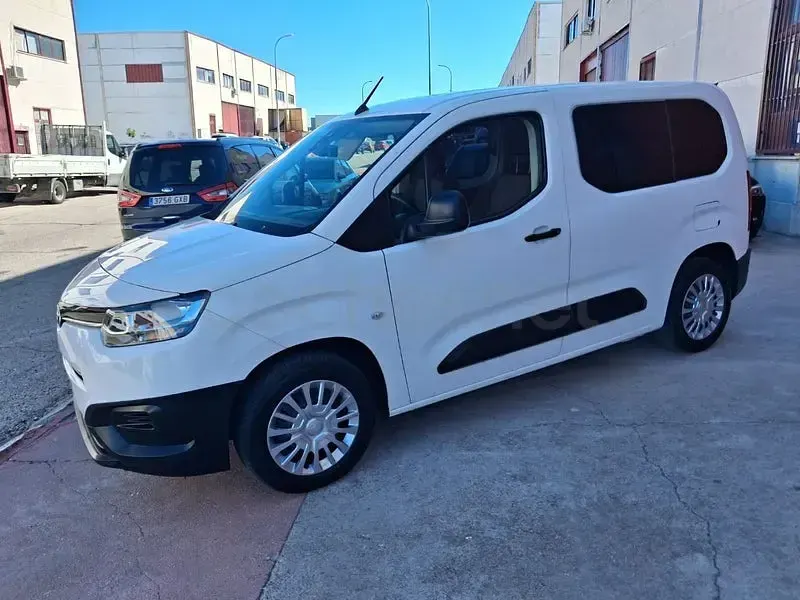 Usado Toyota Proace Verso Active 131 CV (96 kW) 2021 Blanco Familiar