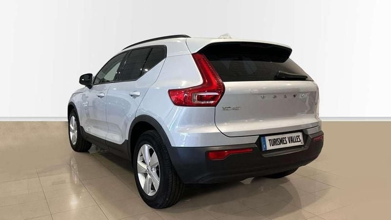 Usado Volvo XC40 Momentum 163 CV (119 kW) 2021 Azul SUV
