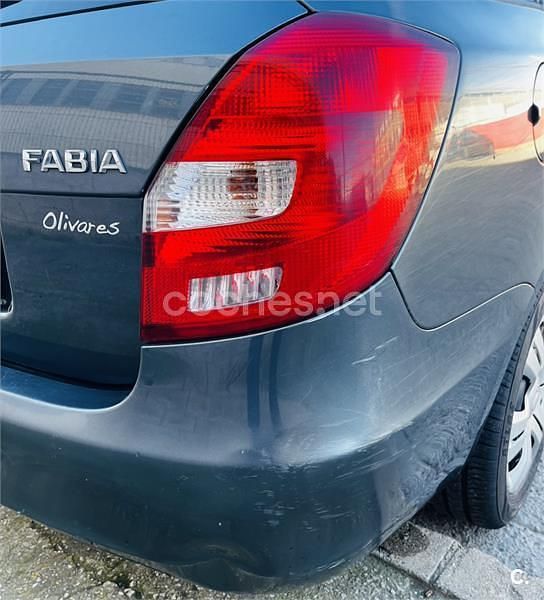 Usado Skoda Fabia Family 86 CV (63 kW) 2014 Gris / plata Berlina