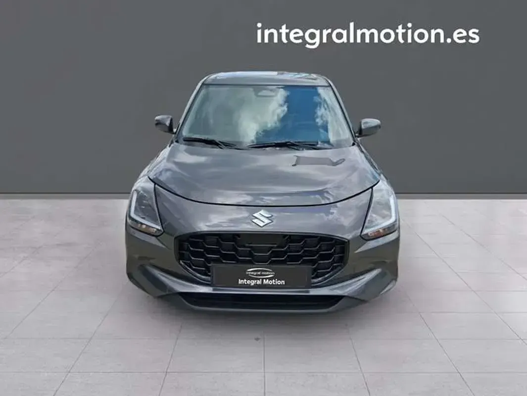 Usado Suzuki Swift 82 CV (60 kW) 2026 Gris Utilitario