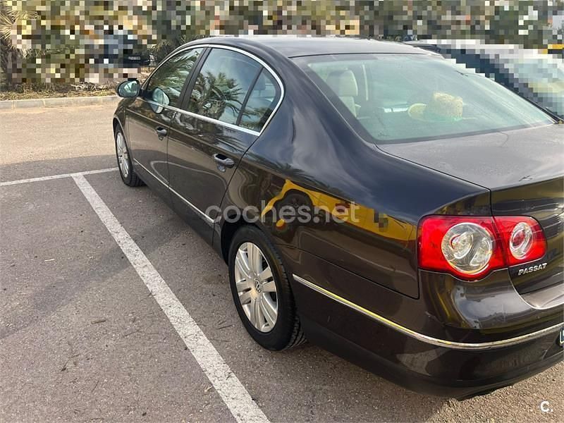 Usado VW Passat Highline 140 CV (102 kW) 2008 Negro Berlina
