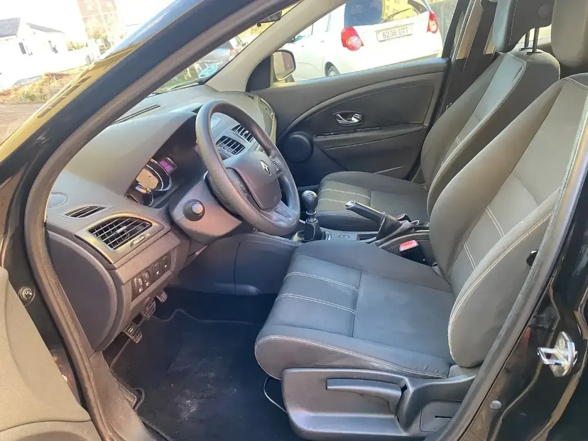 Usado Renault Mégane III Intens 115 CV (84 kW) 2015 Negro