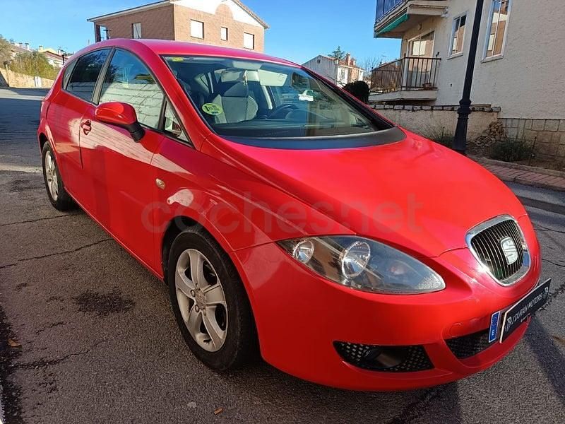Usado Seat Leon Ecomotive 105 CV (77 kW) 2008 Rojo Utilitario