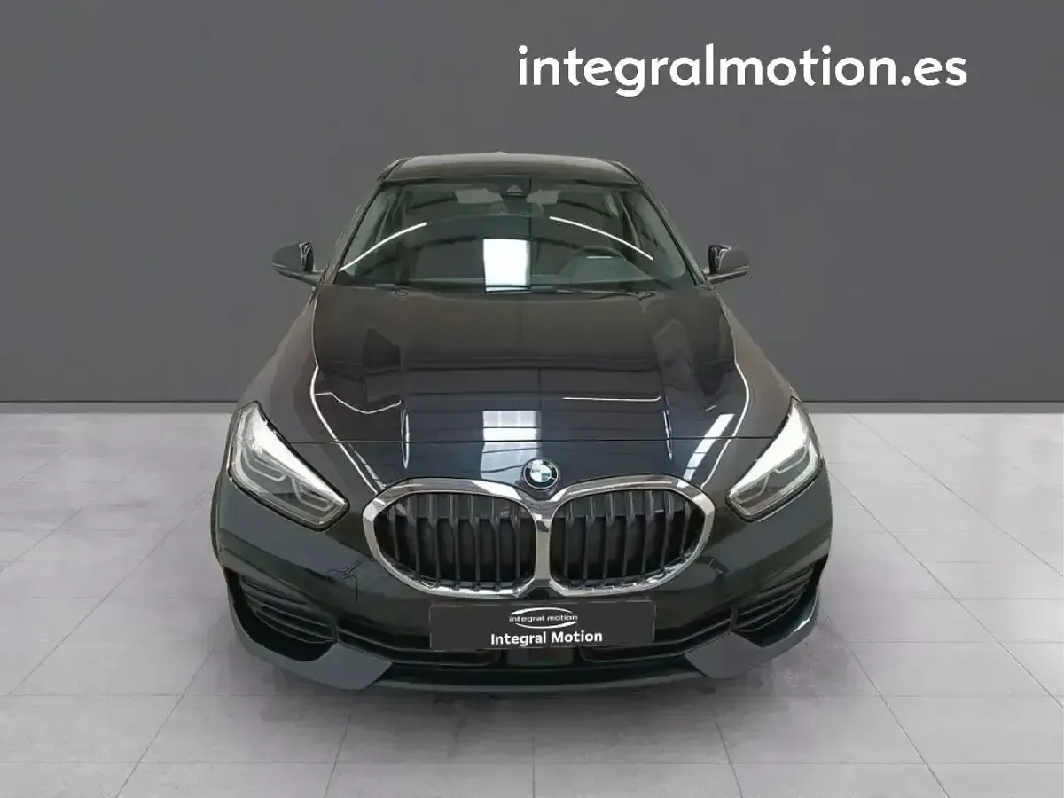 Usado BMW 118 149 CV (109 kW) 2021 Negro Utilitario