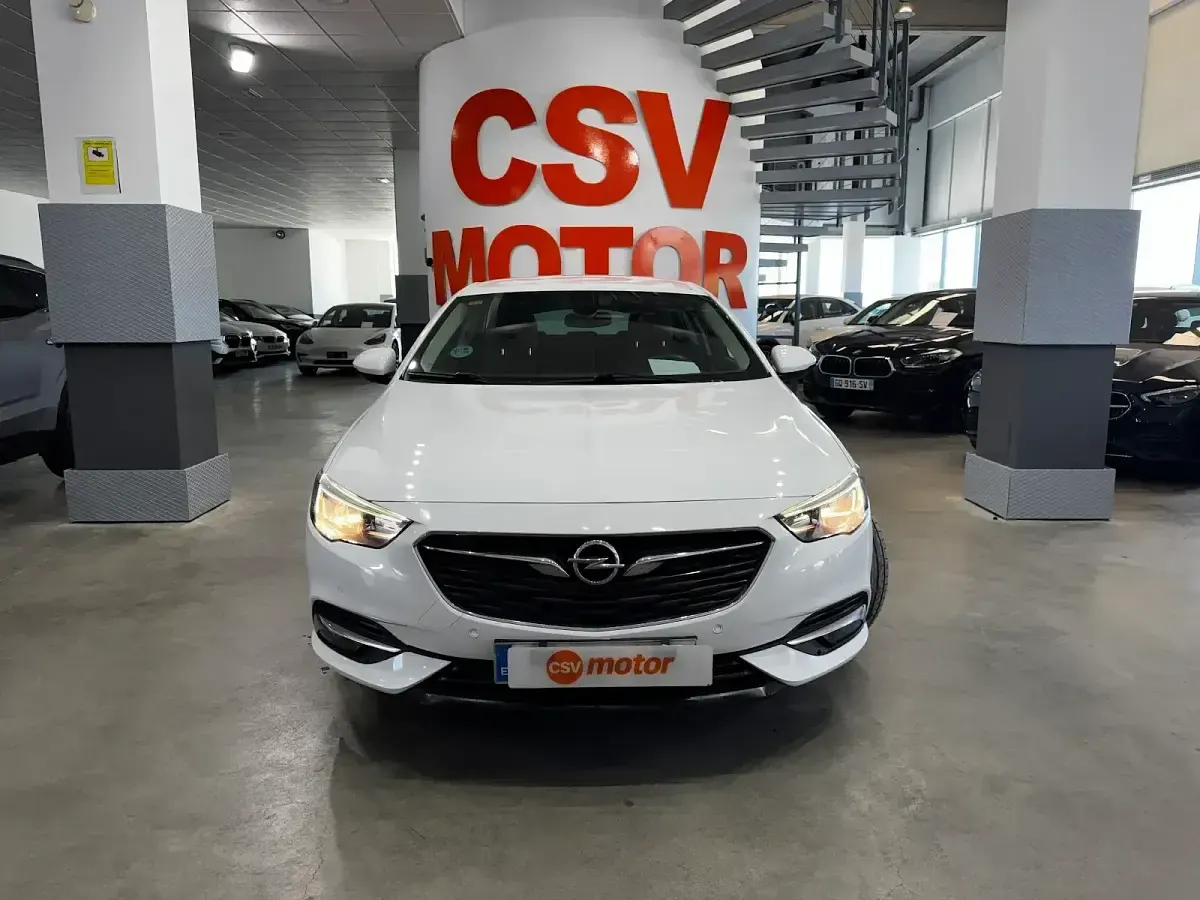 Usado Opel Insignia Edition 136 CV (100 kW) 2020 Blanco Utilitario