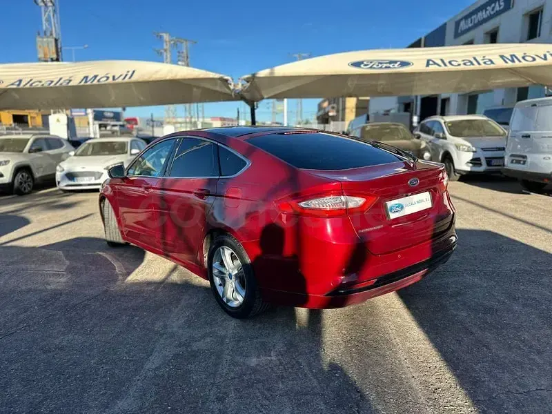 Usado Ford Mondeo Titanium 150 CV (110 kW) 2016 Granate Familiar