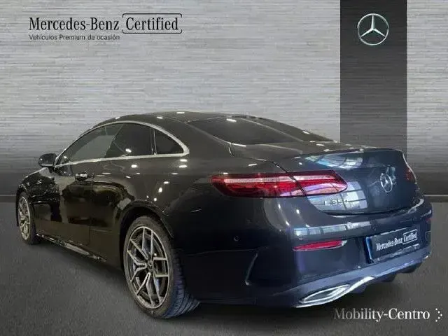 Usado Mercedes E350 299 CV (219 kW) 2022 Gris grafito Berlina