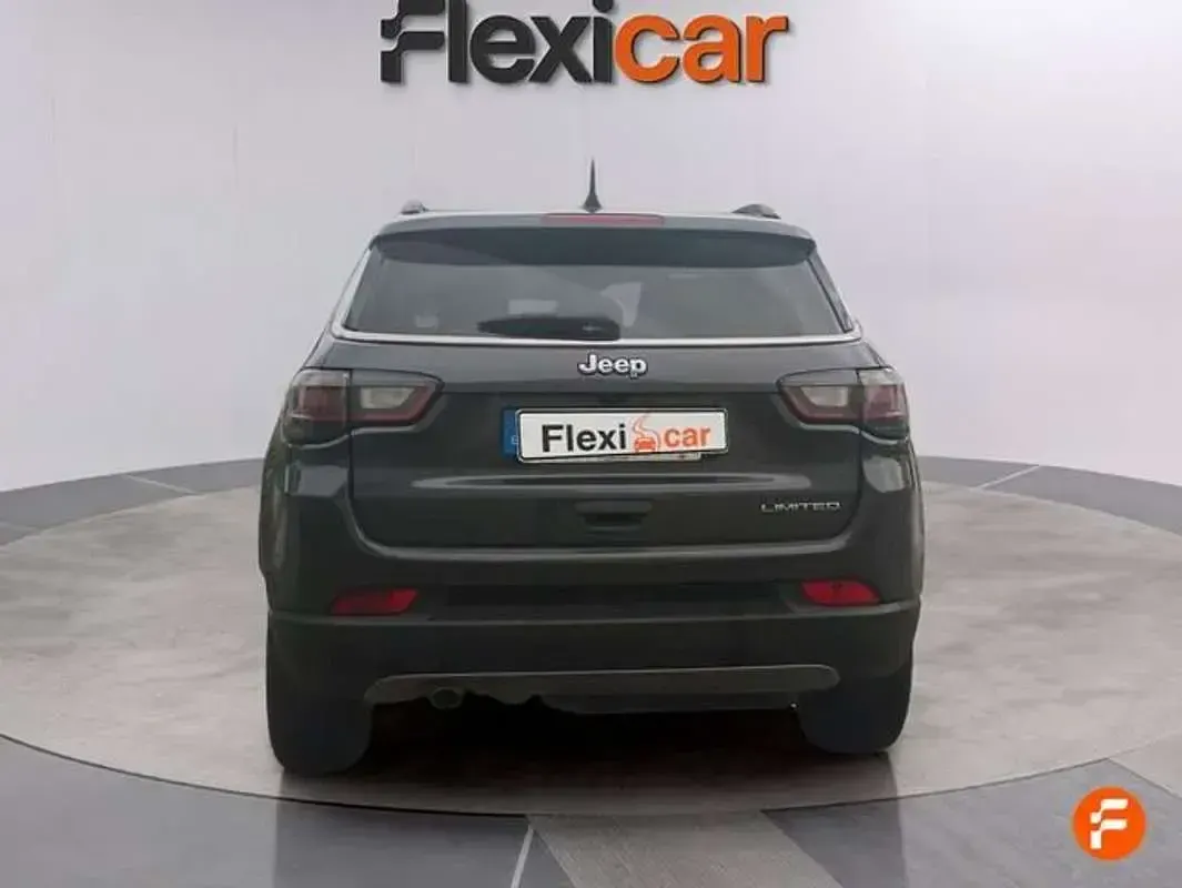 Usado Jeep Compass Limited 131 CV (96 kW) 2021 Gris SUV