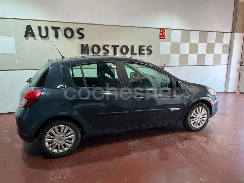 Usado Renault Clio IV Dynamique 90 CV (66 kW) 2012 Azul Berlina