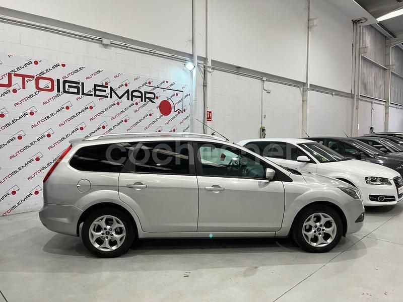 Usado Ford Focus Trend 109 CV (80 kW) 2009 Gris / plata Familiar