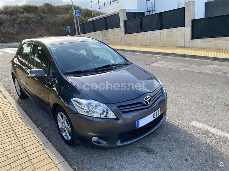 Gris / plata Usado 2010 Toyota Auris Active Berlina | 8200 € (Precio justo) - Imagen 1/4