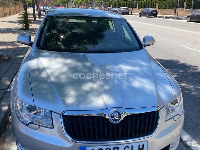 Usado Skoda Superb Ambition 140 HP (102 kW) 2009 Cinzento Sedan