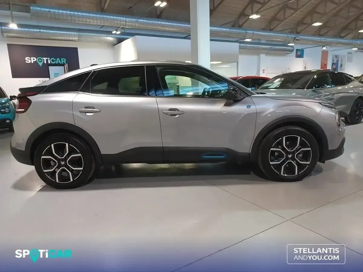 Usado Citroën e-C4 Feel 100 kW (136 CV) 2023 Gris Berlina