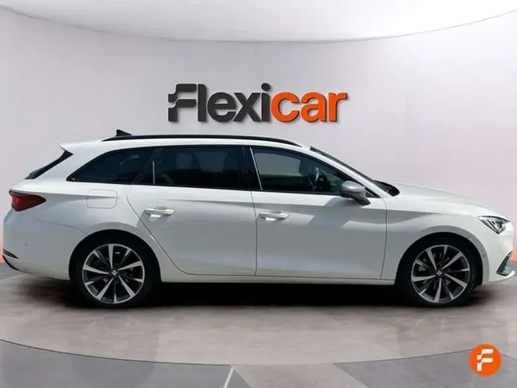 Usado Seat Leon FR 150 CV (110 kW) 2021 Blanco Familiar