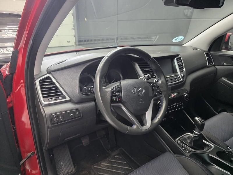 Usado Hyundai Tucson Style 184 CV (135 kW) 2016 Granate SUV