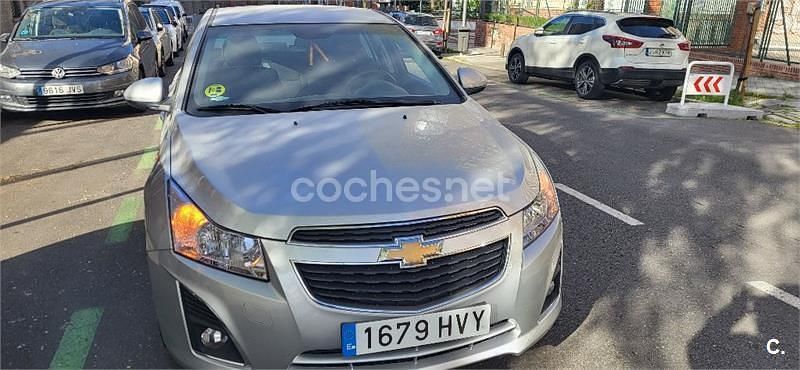 Usado Chevrolet Cruze LT 130 CV (95 kW) 2015 Gris / plata Berlina