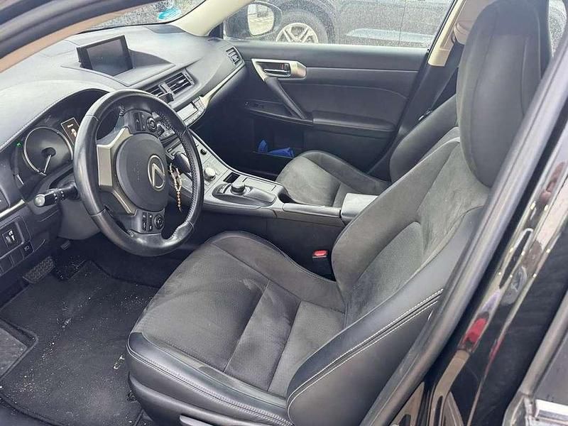 Usado Lexus CT200h Executive Line 136 CV (100 kW) 2020 Gris Utilitario